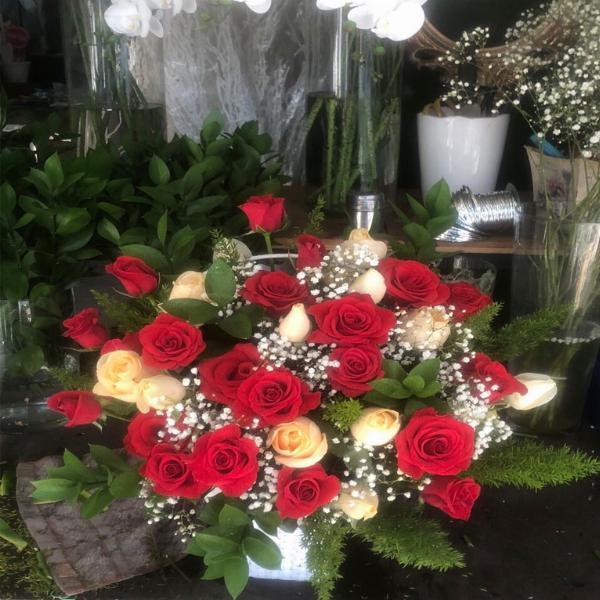 Giỏ hoa tươi chúc mừng HCM2020129